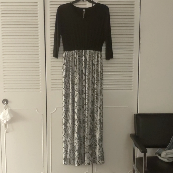 Wneedu Plus Size Maxi Dress - Picture 6 of 10